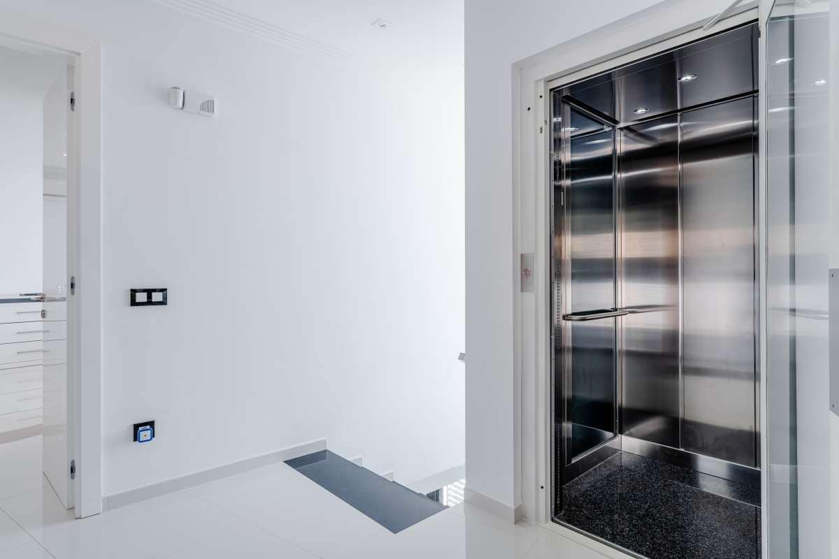 4 bedroom Villa for sale in Calpe / Calp - € 3,995,000 (Ref: 9650455)