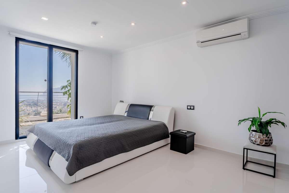 4 bedroom Villa for sale in Calpe / Calp - € 3,995,000 (Ref: 9650455)