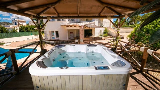 6 makuuhuone Huvila myytävänä paikassa Benissa - 645 000 € (Ref: 9672160)