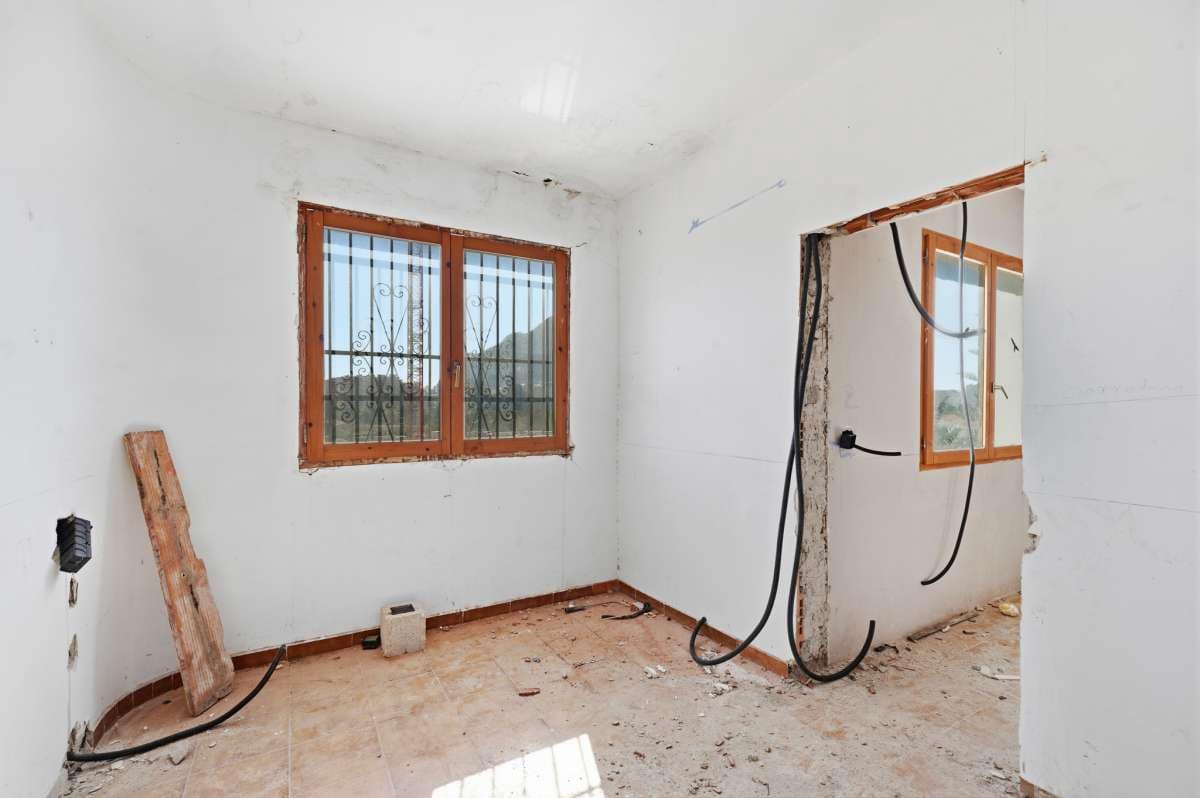 6 bedroom Villa for sale in Calpe / Calp - € 450,000 (Ref: 9687635)