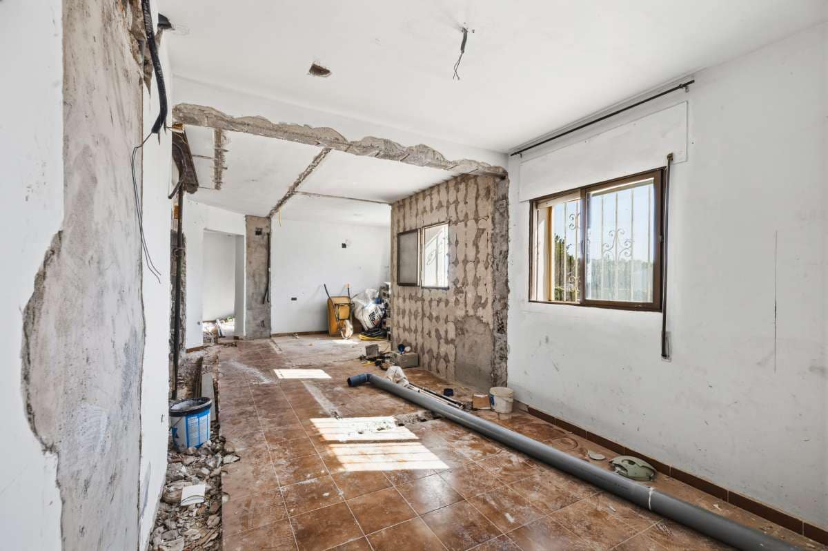 6 bedroom Villa for sale in Calpe / Calp - € 450,000 (Ref: 9687635)