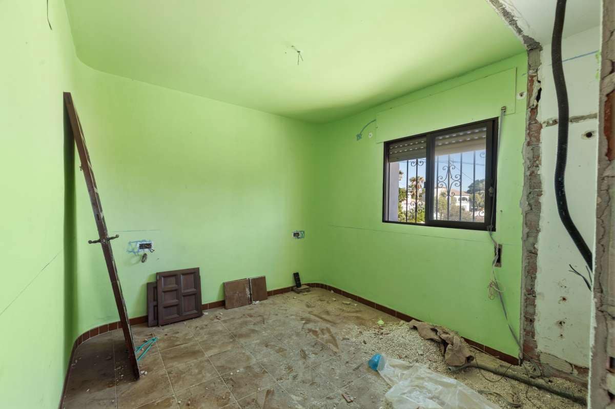 6 bedroom Villa for sale in Calpe / Calp - € 450,000 (Ref: 9687635)