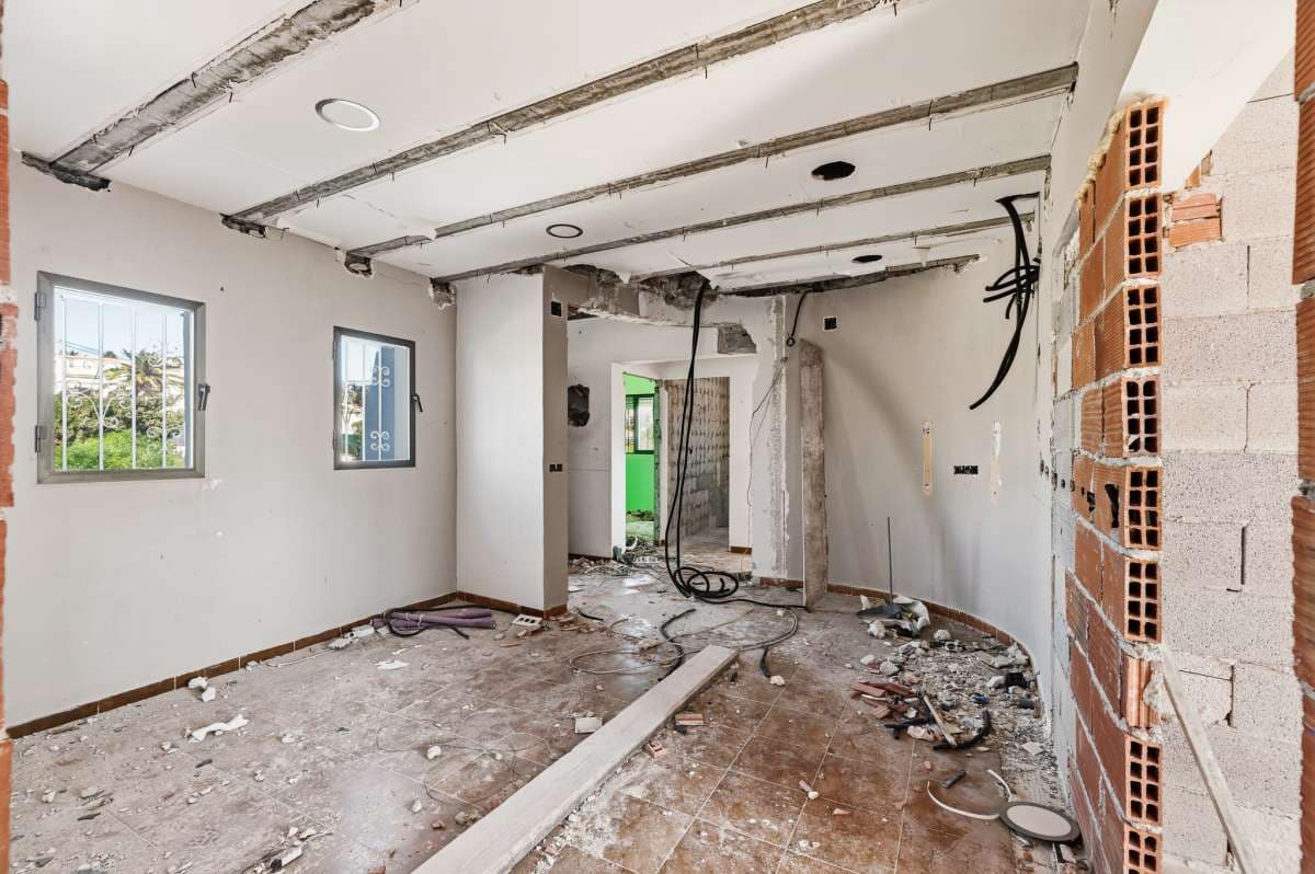 6 bedroom Villa for sale in Calpe / Calp - € 450,000 (Ref: 9687635)