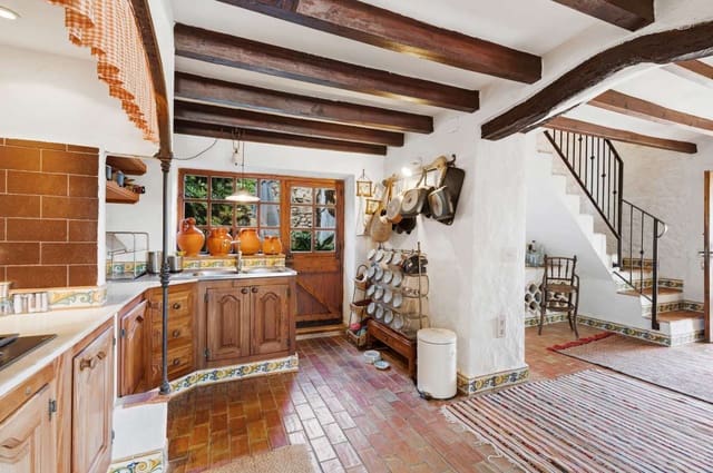 8 bedroom Finca/Country House for sale in Moraira, Teulada-Moraira - € 1,600,000 (Ref: 9713878)