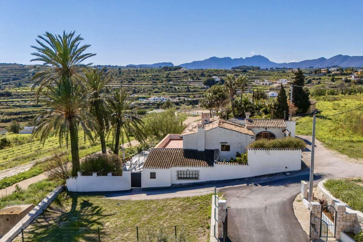 8 bedroom Finca/Country House for sale in Moraira - € 1,600,000 (Ref: 9713878)