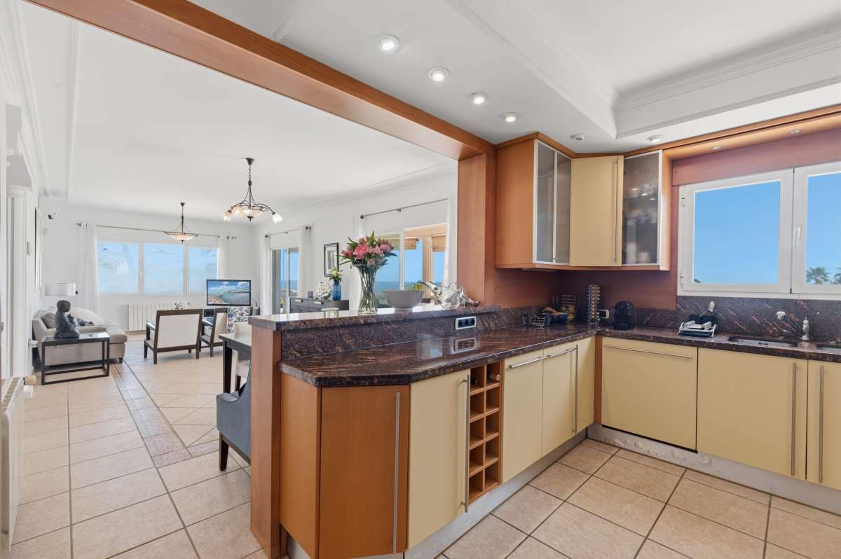 6 bedroom Villa for sale in Calpe / Calp - € 1,400,000 (Ref: 9733771)