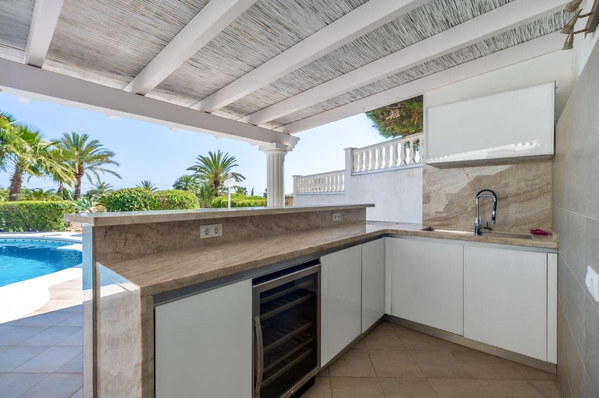 6 bedroom Villa for sale in Calpe / Calp - € 1,400,000 (Ref: 9733771)