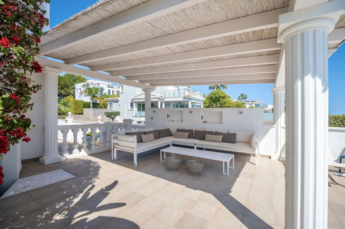 6 bedroom Villa for sale in Calpe / Calp - € 1,400,000 (Ref: 9733771)