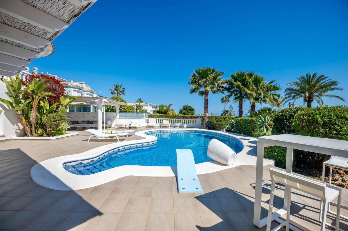 6 bedroom Villa for sale in Calpe / Calp - € 1,400,000 (Ref: 9733771)