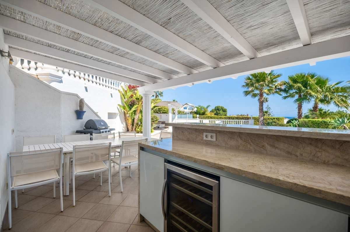 6 bedroom Villa for sale in Calpe / Calp - € 1,400,000 (Ref: 9733771)