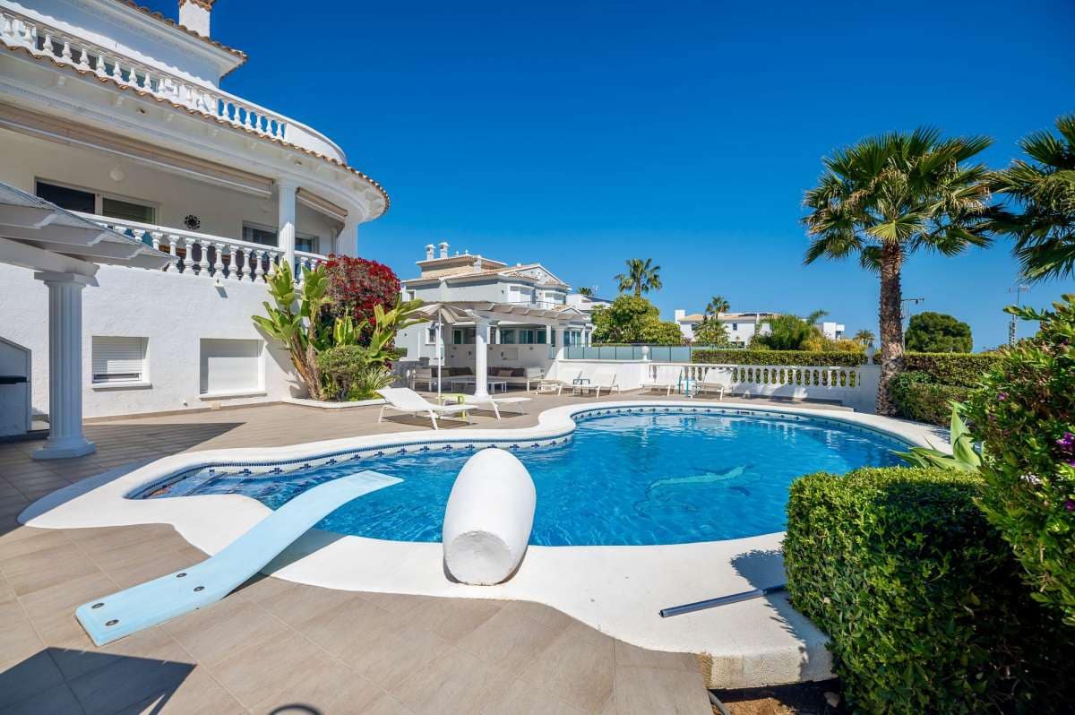 6 bedroom Villa for sale in Calpe / Calp - € 1,400,000 (Ref: 9733771)