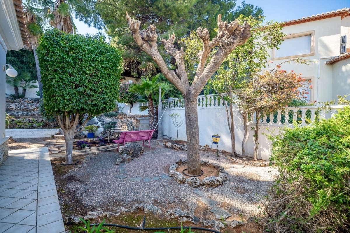 6 bedroom Villa for sale in Calpe / Calp - € 1,400,000 (Ref: 9733771)