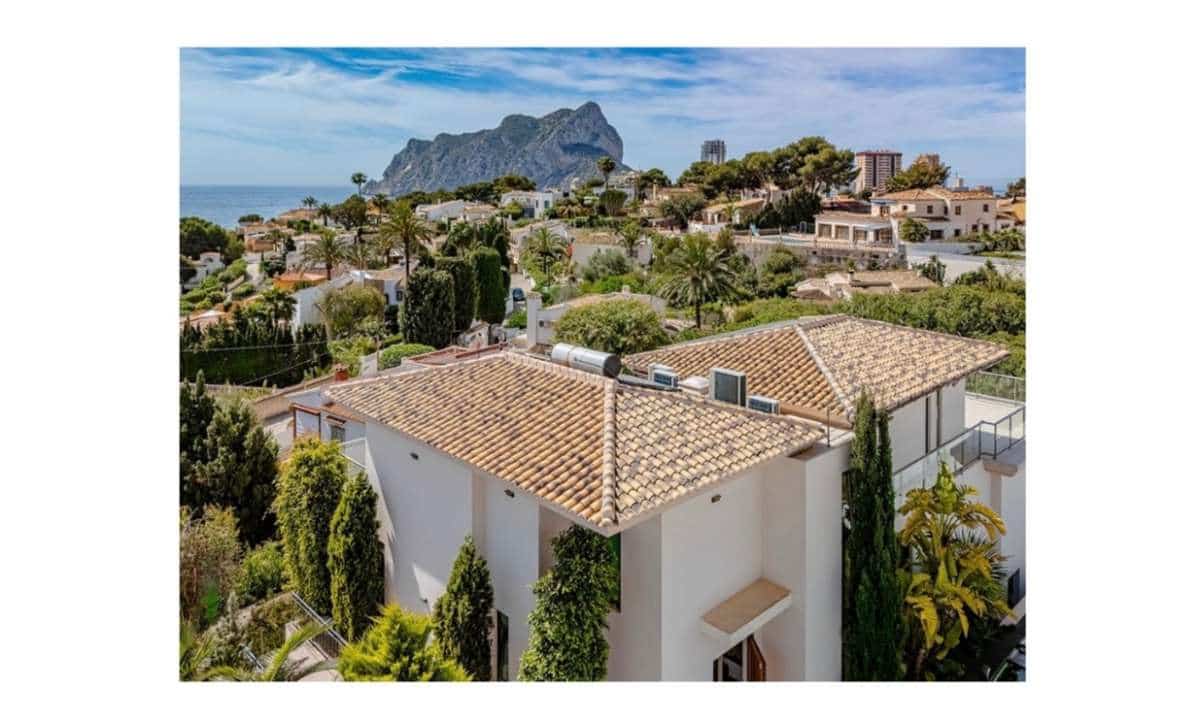 5 bedroom Villa for sale in Calpe / Calp - € 1,980,000 (Ref: 9737127)