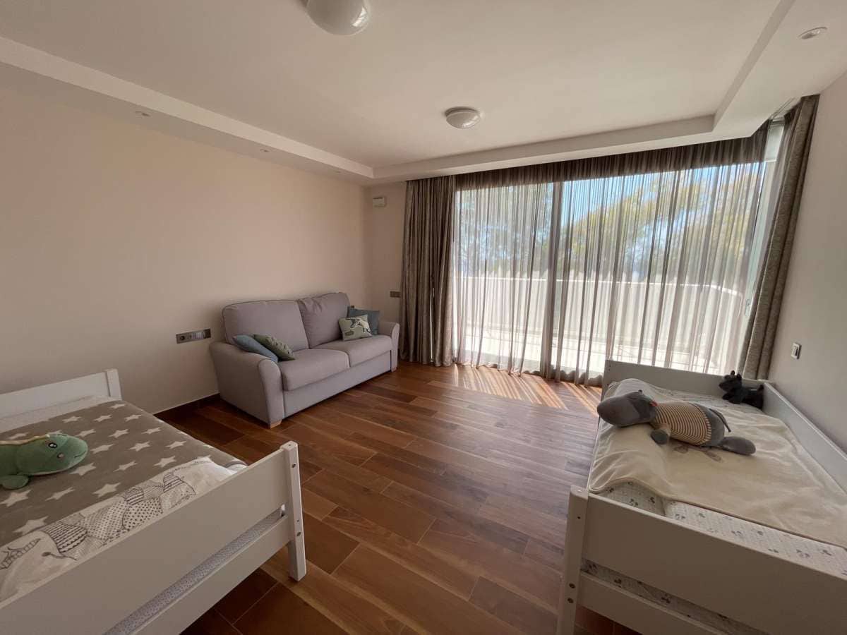 5 bedroom Villa for sale in Calpe / Calp - € 1,980,000 (Ref: 9737127)