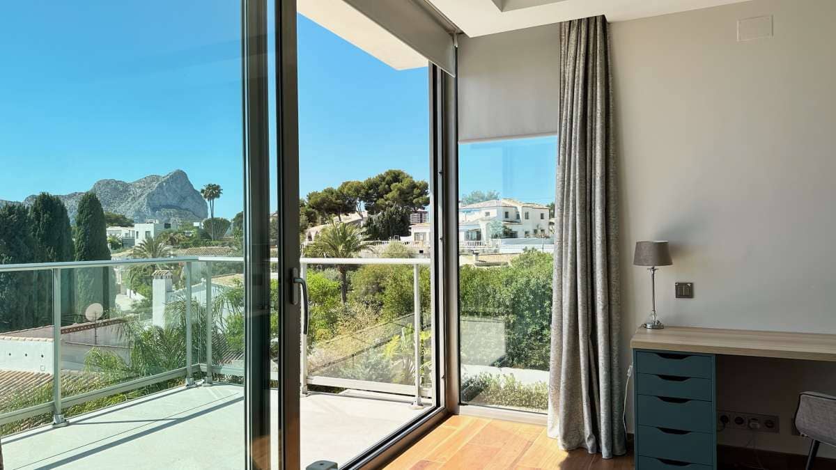 5 bedroom Villa for sale in Calpe / Calp - € 1,980,000 (Ref: 9737127)