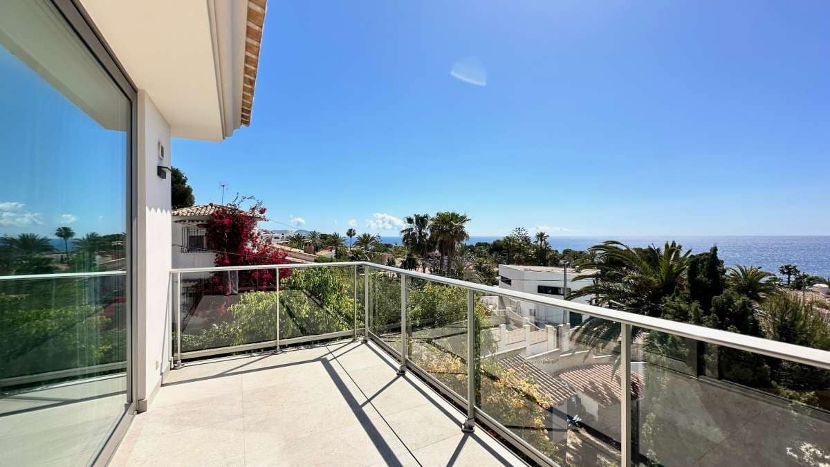 5 bedroom Villa for sale in Calpe / Calp - € 1,980,000 (Ref: 9737127)