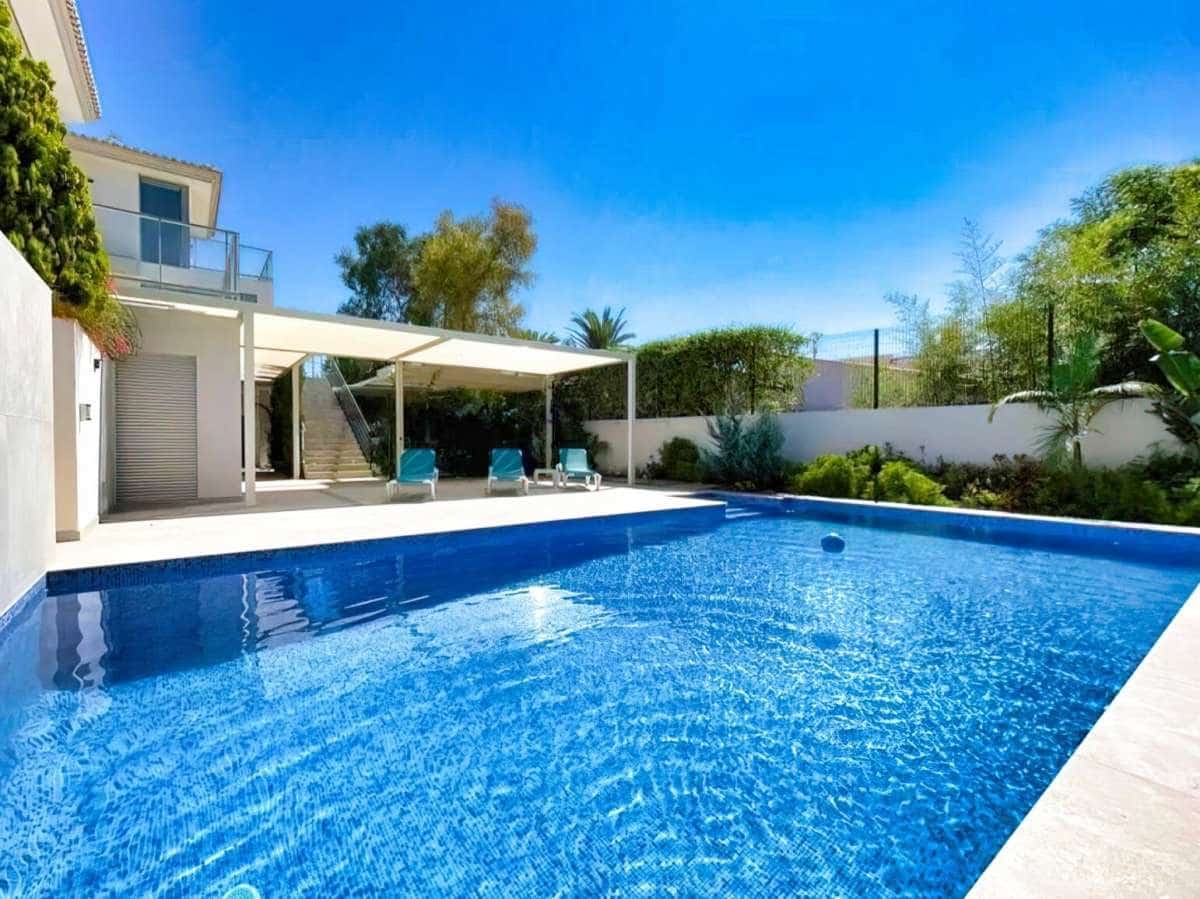 5 bedroom Villa for sale in Calpe / Calp - € 1,980,000 (Ref: 9737127)