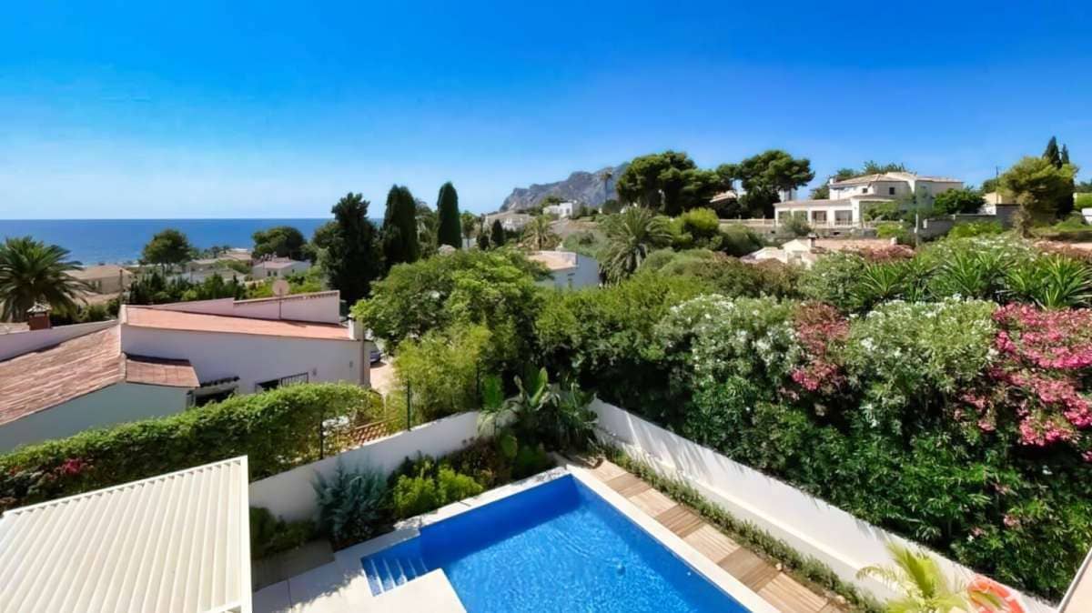 5 bedroom Villa for sale in Calpe / Calp - € 1,980,000 (Ref: 9737127)