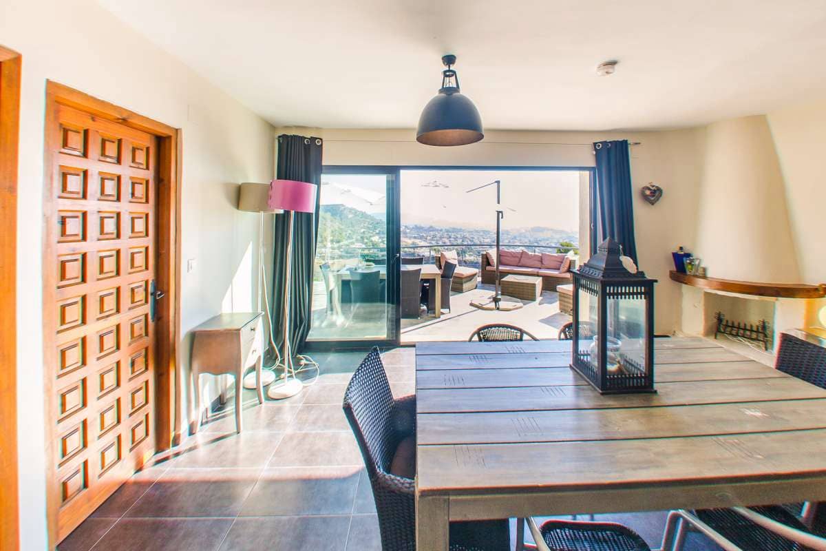 4 bedroom Villa for sale in Calpe / Calp - € 940,000 (Ref: 9802827)
