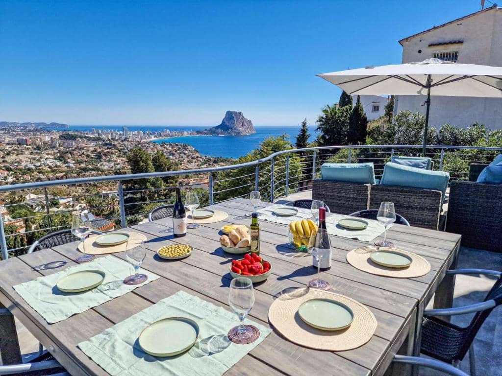 4 bedroom Villa for sale in Calpe / Calp - € 940,000 (Ref: 9802827)