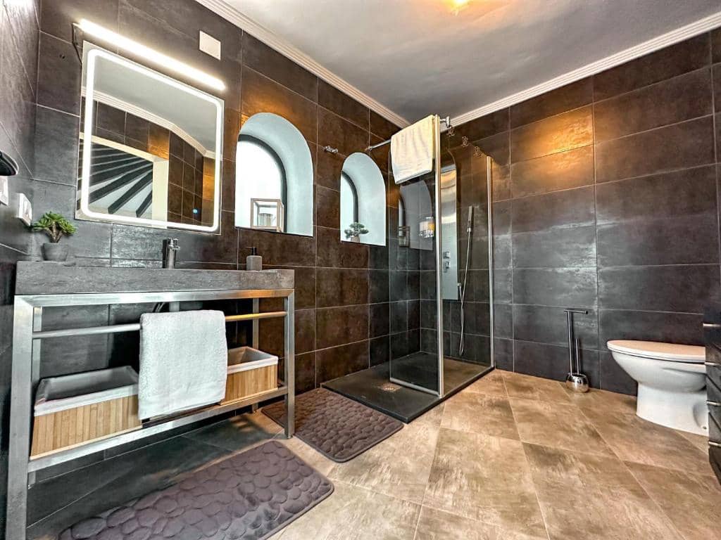 4 bedroom Villa for sale in Calpe / Calp - € 940,000 (Ref: 9802827)