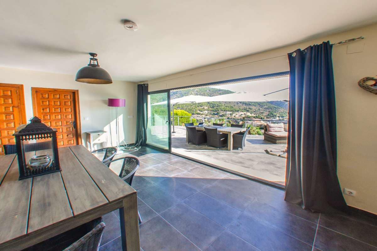4 bedroom Villa for sale in Calpe / Calp - € 940,000 (Ref: 9802827)