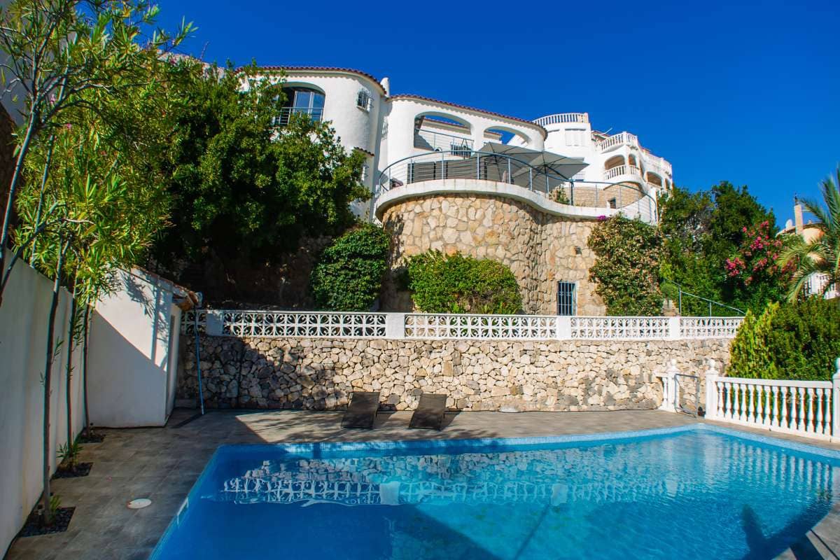 4 bedroom Villa for sale in Calpe / Calp - € 940,000 (Ref: 9802827)