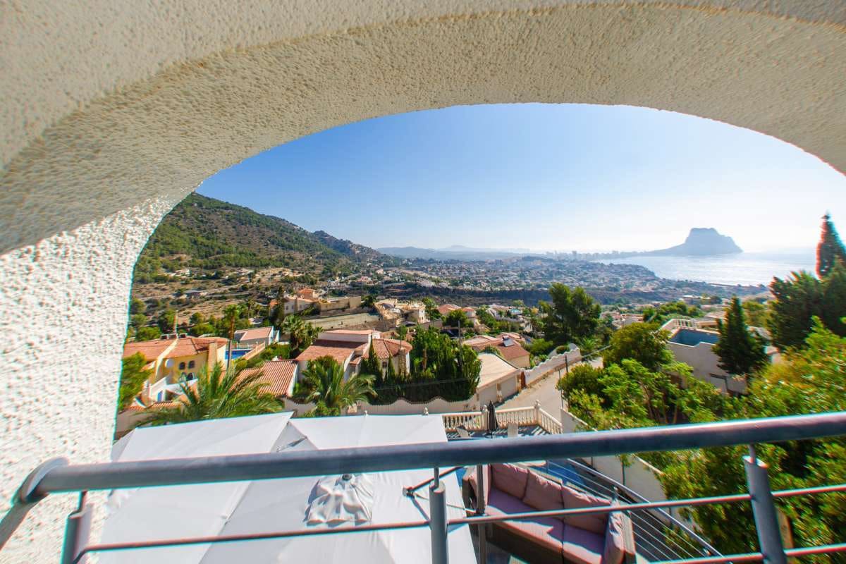 4 bedroom Villa for sale in Calpe / Calp - € 940,000 (Ref: 9802827)