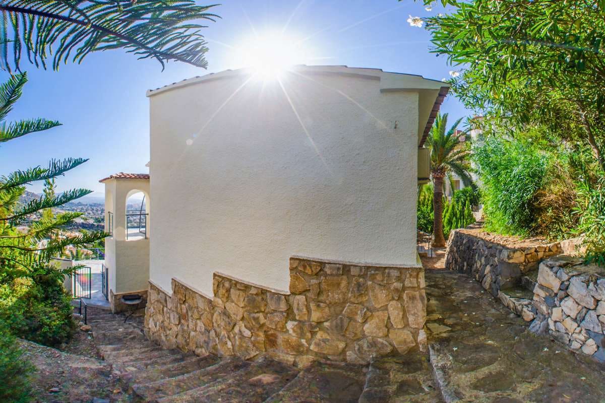 4 bedroom Villa for sale in Calpe / Calp - € 940,000 (Ref: 9802827)