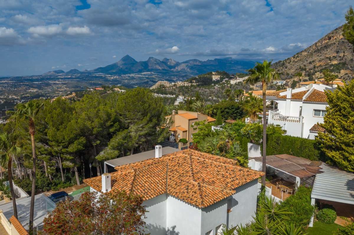 3 slaapkamer Villa te koop in Altea - € 1.650.000 (Ref: 9830117)