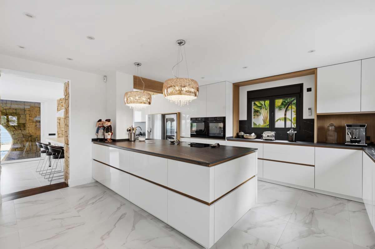 4 bedroom Villa for sale in Benissa - € 2,490,000 (Ref: 9841561)