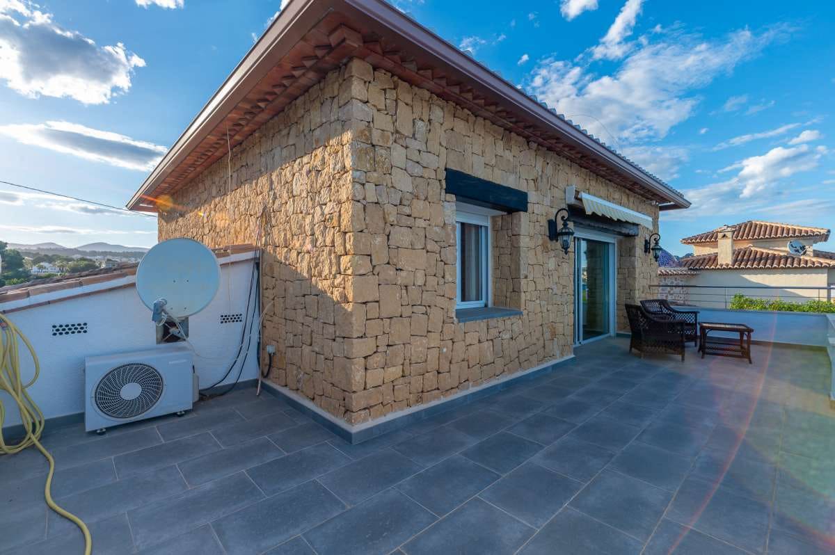4 bedroom Villa for sale in Benissa - € 2,490,000 (Ref: 9841561)