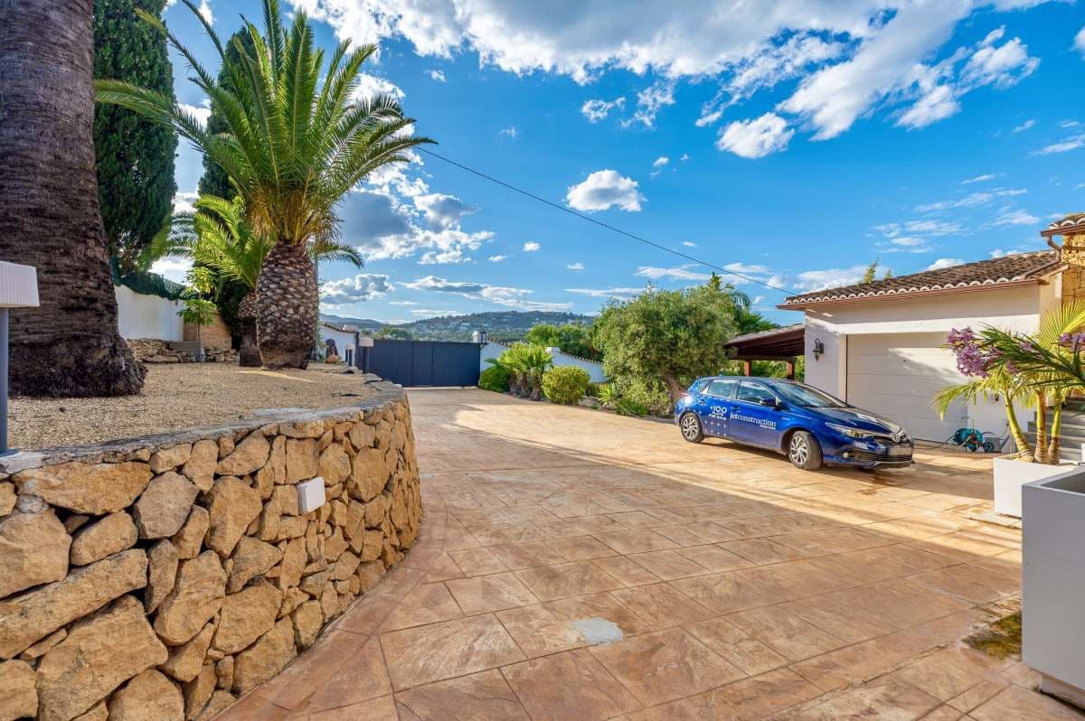 4 bedroom Villa for sale in Benissa - € 2,490,000 (Ref: 9841561)