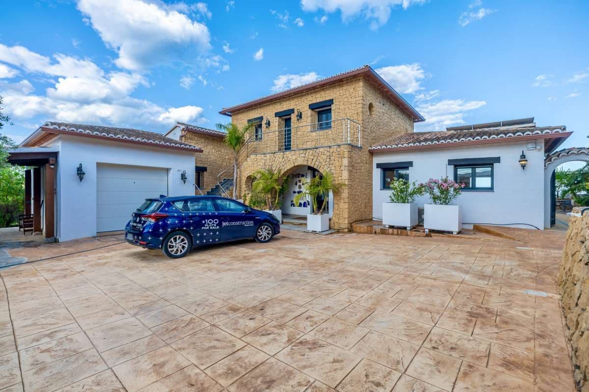 4 bedroom Villa for sale in Benissa - € 2,490,000 (Ref: 9841561)