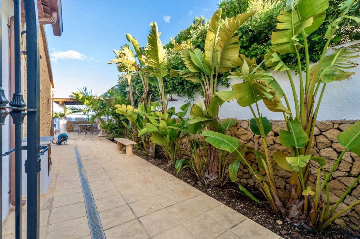 4 bedroom Villa for sale in Benissa - € 2,490,000 (Ref: 9841561)