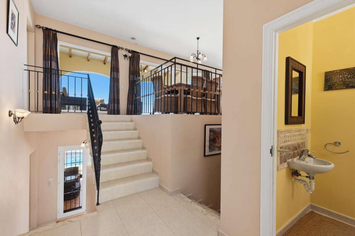 4 bedroom Villa for sale in Altea - € 1,470,000 (Ref: 9841562)