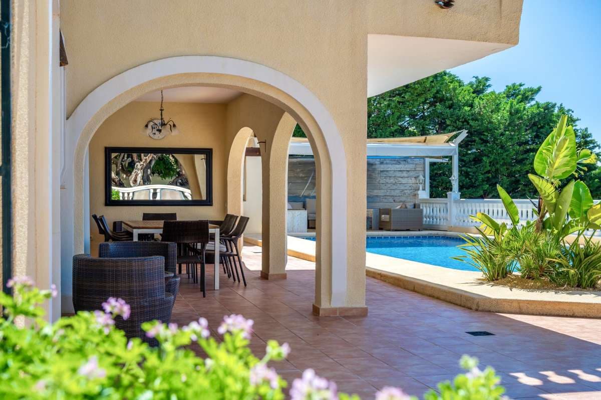 4 bedroom Villa for sale in Altea - € 1,470,000 (Ref: 9841562)