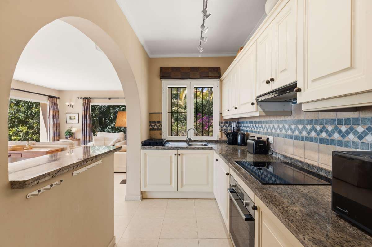 4 bedroom Villa for sale in Altea - € 1,470,000 (Ref: 9841562)