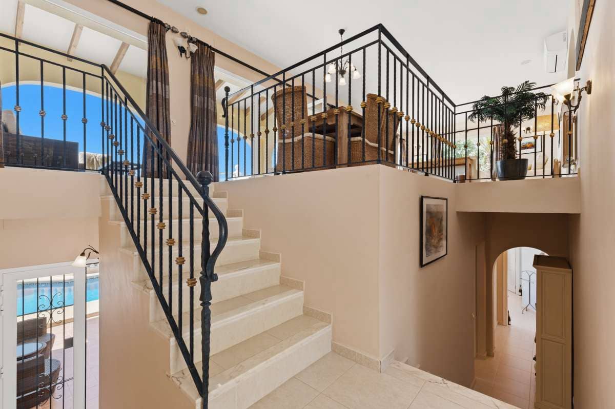 4 bedroom Villa for sale in Altea - € 1,470,000 (Ref: 9841562)
