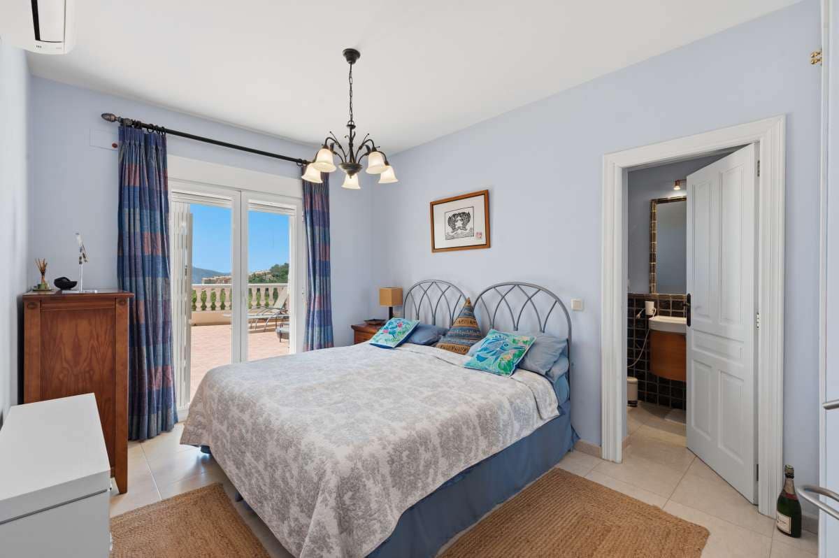 4 bedroom Villa for sale in Altea - € 1,470,000 (Ref: 9841562)