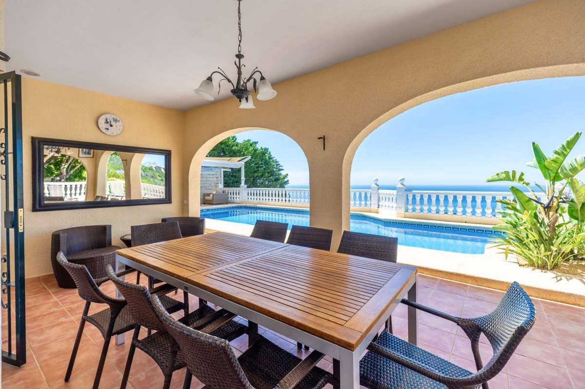 4 bedroom Villa for sale in Altea - € 1,470,000 (Ref: 9841562)