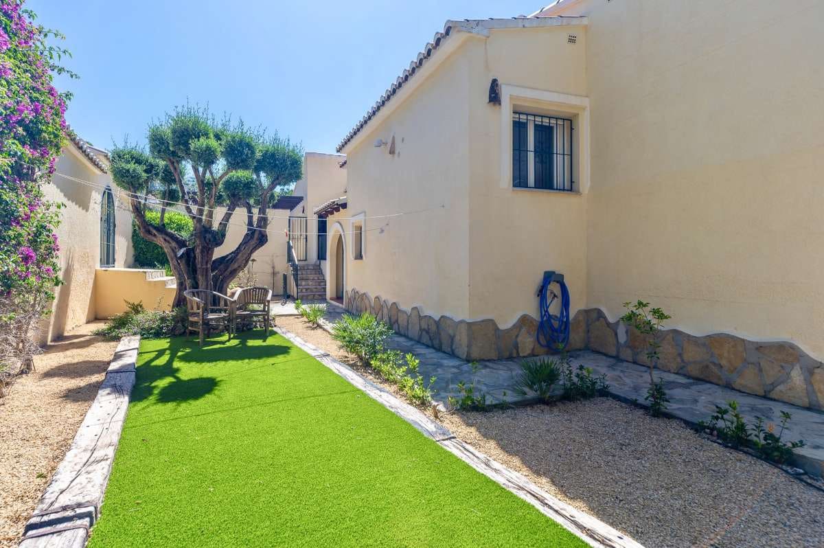 4 bedroom Villa for sale in Altea - € 1,470,000 (Ref: 9841562)