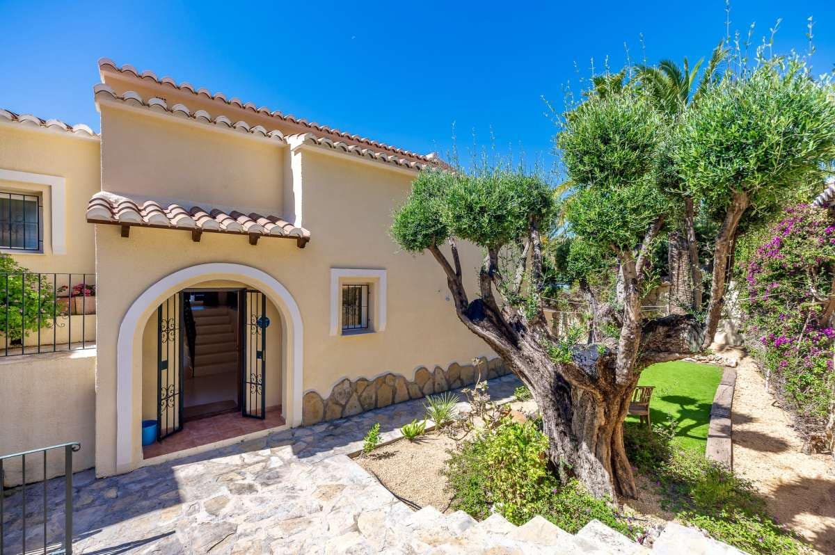 4 bedroom Villa for sale in Altea - € 1,470,000 (Ref: 9841562)