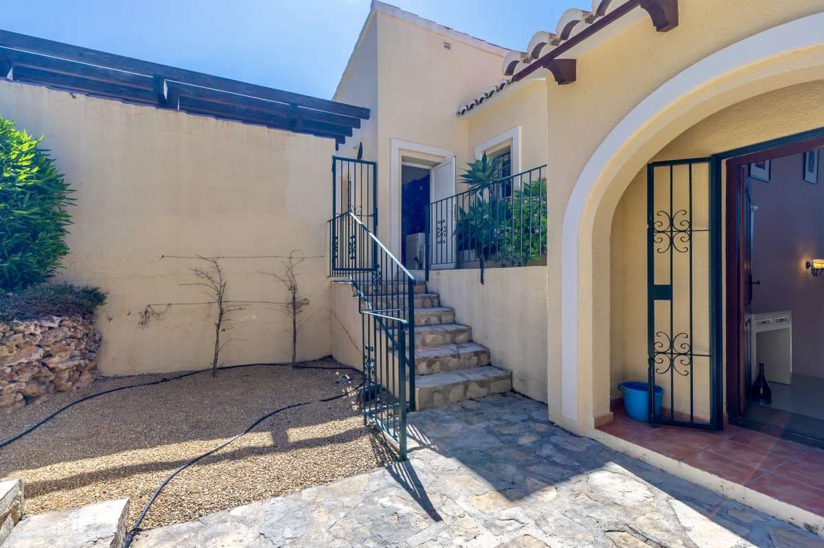 4 bedroom Villa for sale in Altea - € 1,470,000 (Ref: 9841562)