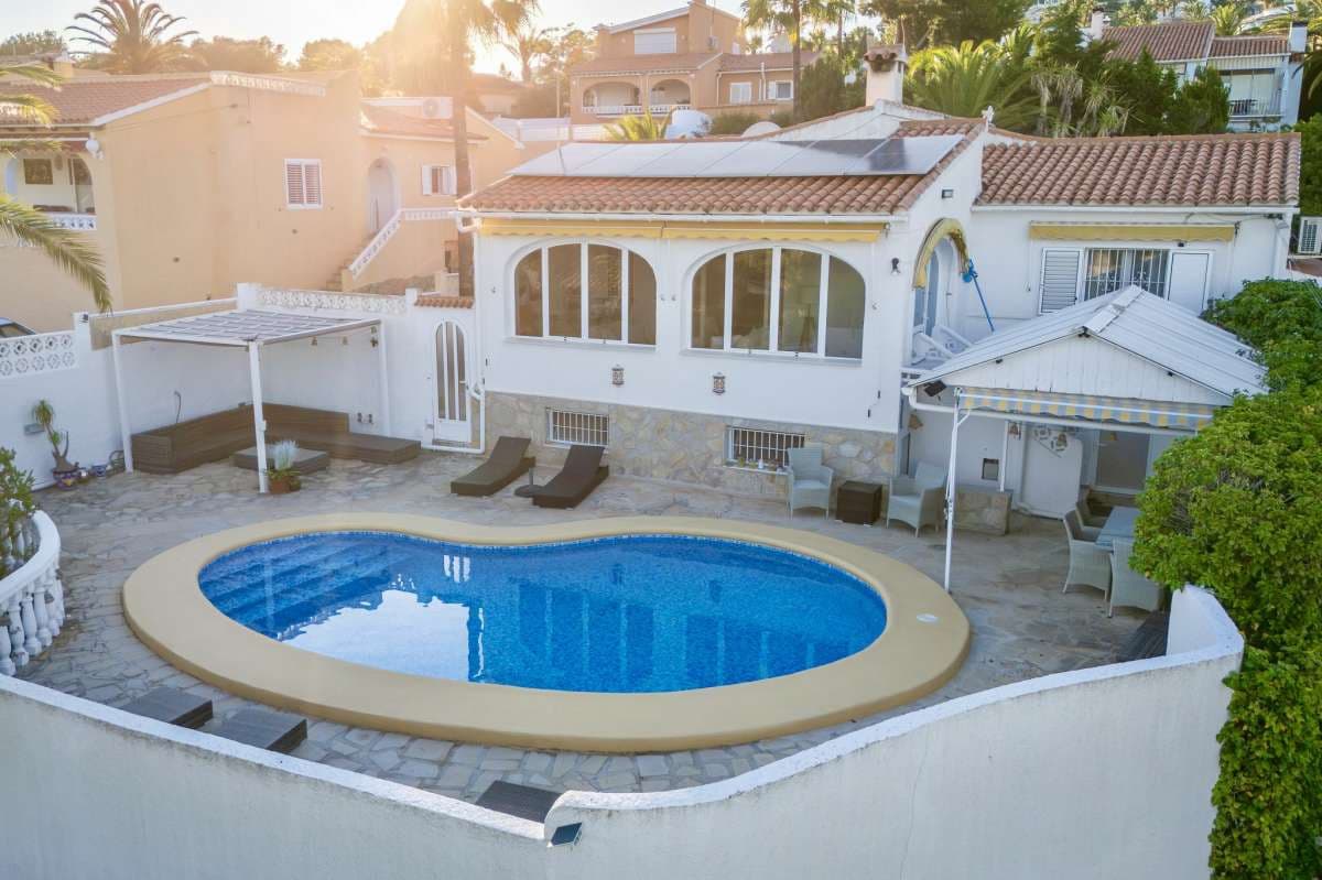 3 bedroom Villa for sale in Moraira - € 915,000 (Ref: 9861003)
