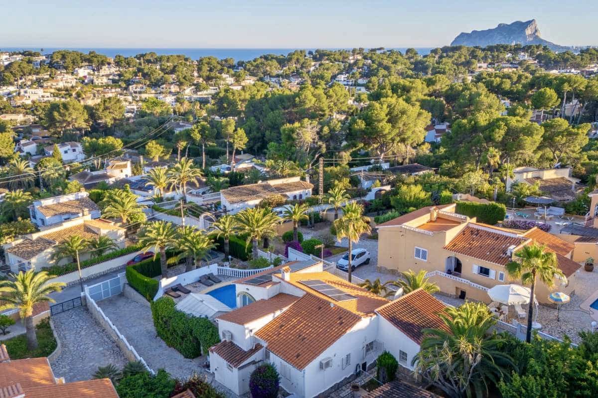 3 bedroom Villa for sale in Moraira - € 915,000 (Ref: 9861003)