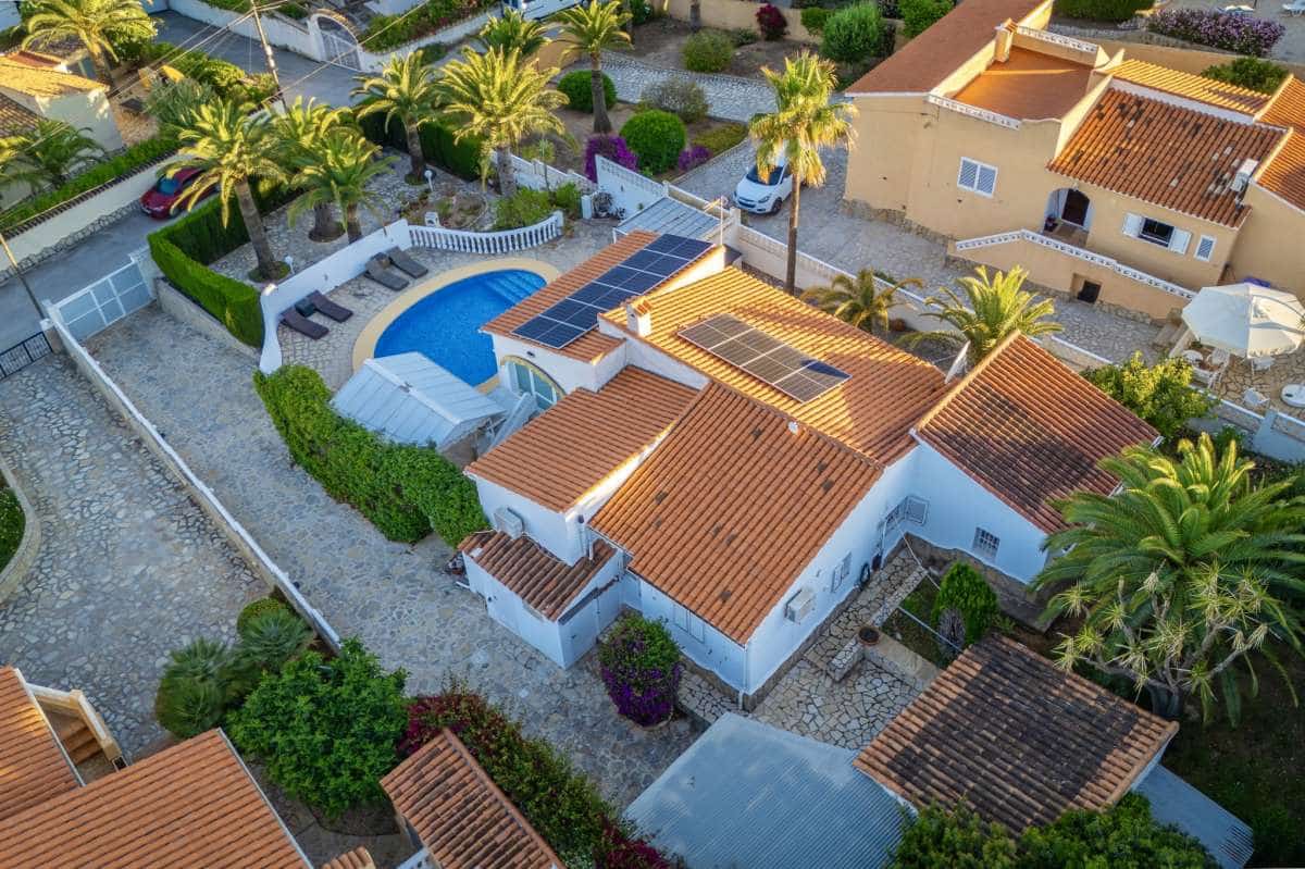 3 bedroom Villa for sale in Moraira - € 915,000 (Ref: 9861003)