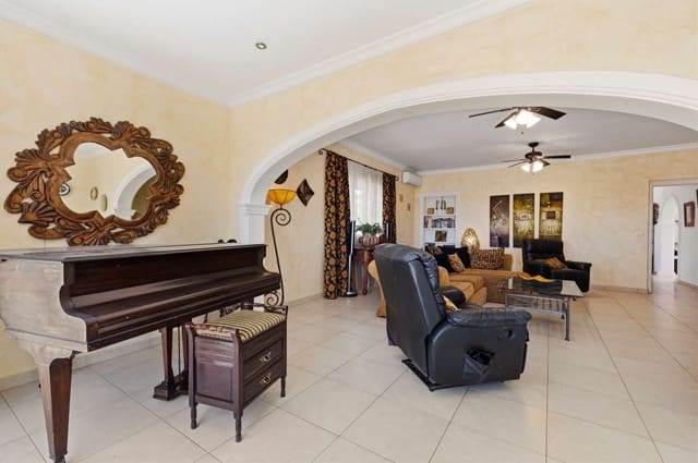 5 slaapkamer Villa te koop in Benissa - € 895.000 (Ref: 9861004)