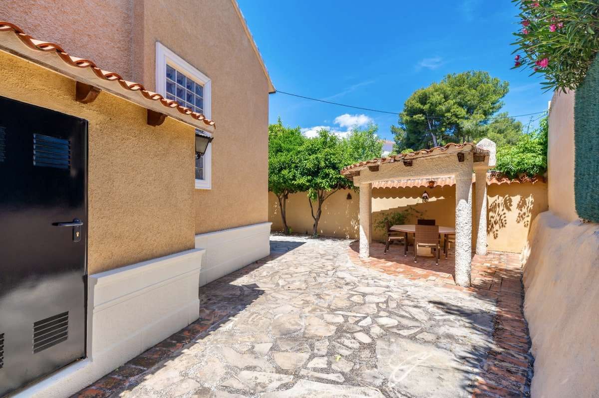 5 slaapkamer Villa te koop in Benissa - € 895.000 (Ref: 9861004)