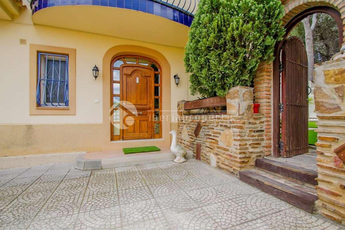 Casa de 3 habitaciones en Alfaz del Pi / L'Alfàs del Pi en venta - 670.000 € (Ref: 9968945)